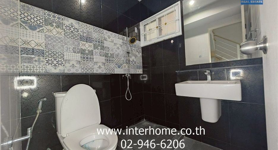 For sale 3 bedrooms townhouse in Phutthamonthon, Nakhon Pathom