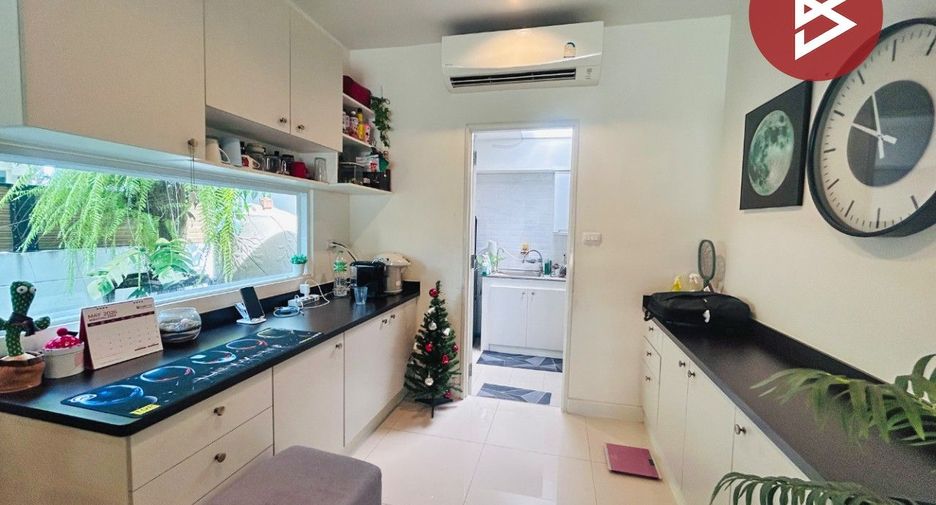 For sale 4 bedrooms house in Mueang Samut Sakhon, Samut Sakhon