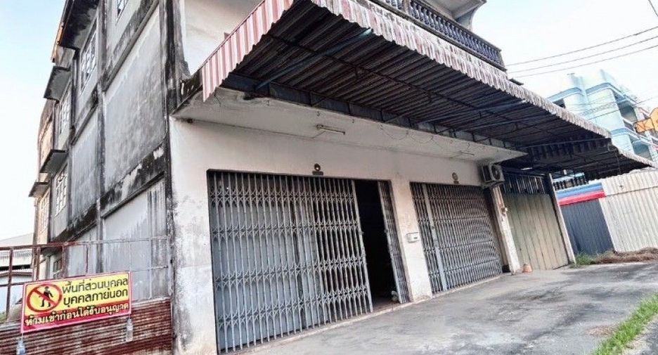 Local comercial en venta de 4 habitaciones en Mueang Chon Buri, Chonburi