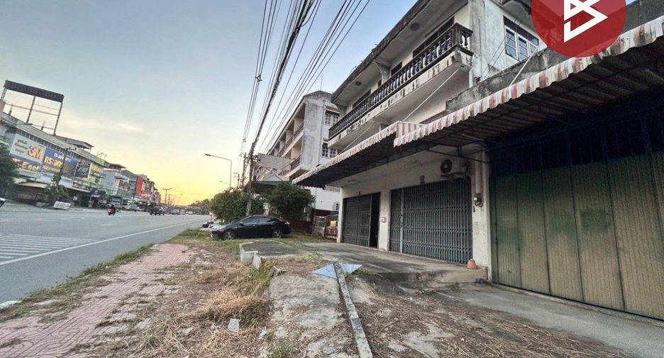 Local comercial en venta de 4 habitaciones en Mueang Chon Buri, Chonburi