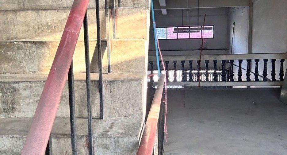 Local comercial en venta de 4 habitaciones en Mueang Chon Buri, Chonburi