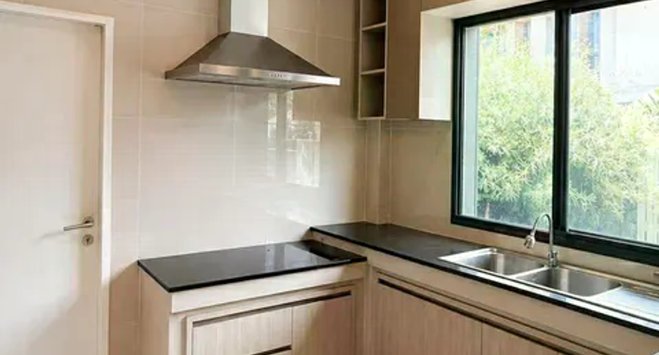 For rent 4 bedrooms house in Bang Sao Thong, Samut Prakan