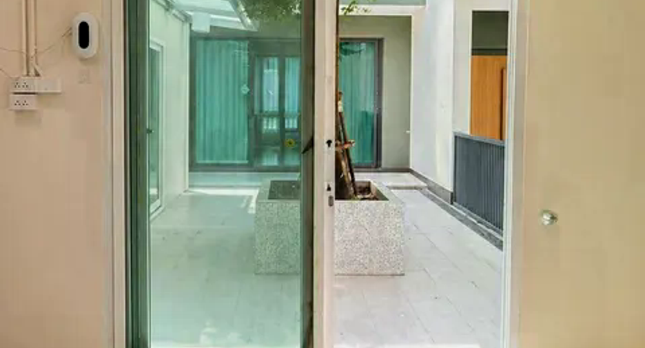 For rent 4 bedrooms house in Bang Sao Thong, Samut Prakan