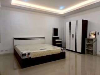 Reihenhaus zur Miete mit 2 Zimmer in Phra Khanong, Bangkok