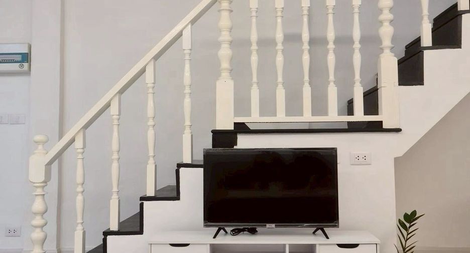 For rent 2 bedrooms townhouse in Phra Khanong, Bangkok