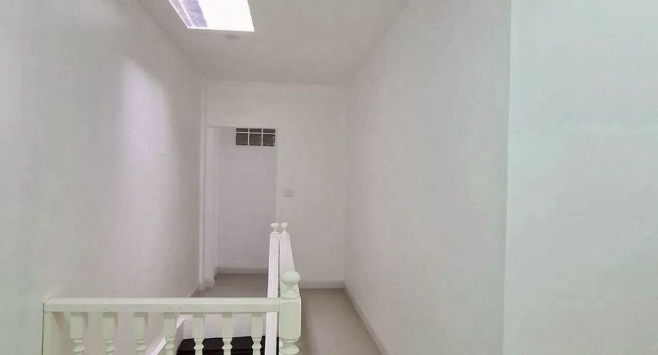 For rent 2 bedrooms townhouse in Phra Khanong, Bangkok