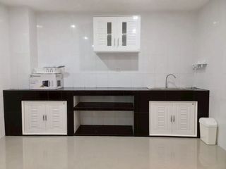 Reihenhaus zur Miete mit 2 Zimmer in Phra Khanong, Bangkok