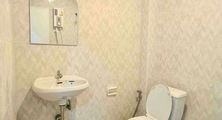 For rent 2 bedrooms townhouse in Phra Khanong, Bangkok