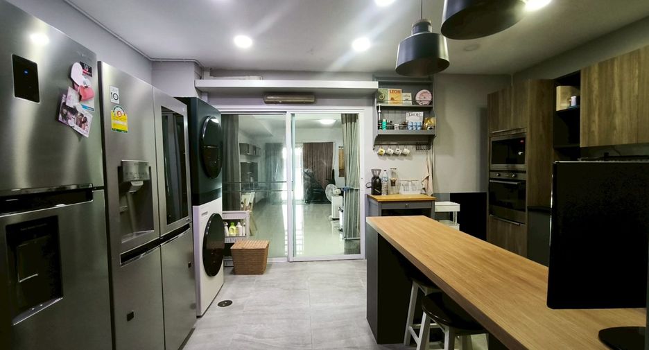 À vendre 2 chambres maison de ville à Bang Phli, Samut Prakan