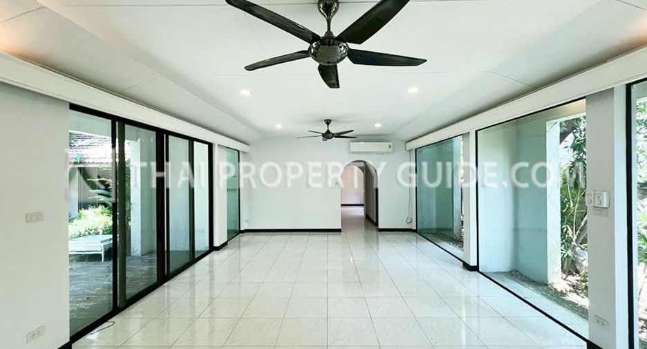 For rent 3 bedrooms house in Watthana, Bangkok