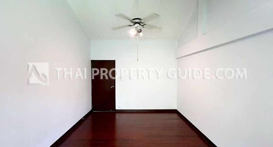 For rent 3 bedrooms house in Watthana, Bangkok