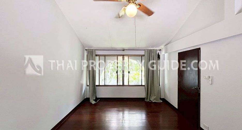 For rent 3 bedrooms house in Watthana, Bangkok