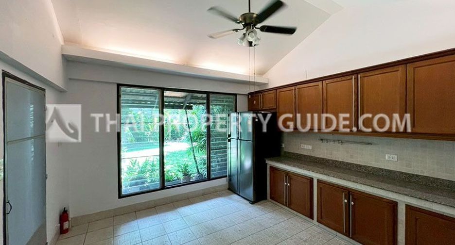 For rent 3 bedrooms house in Watthana, Bangkok