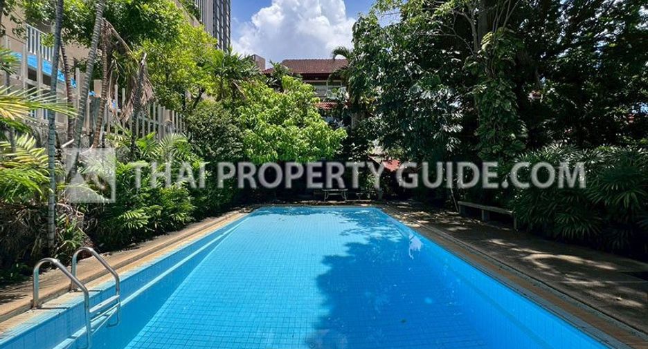 For rent 3 bedrooms house in Watthana, Bangkok