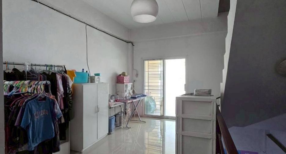 For sale 3 bedrooms retail Space in Khlong Luang, Pathum Thani
