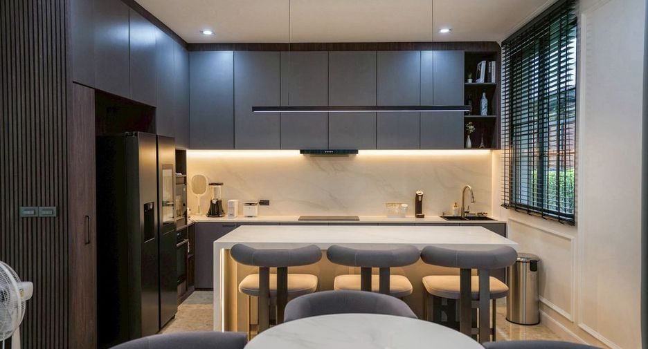 For sale 3 bedrooms house in Thawi Watthana, Bangkok