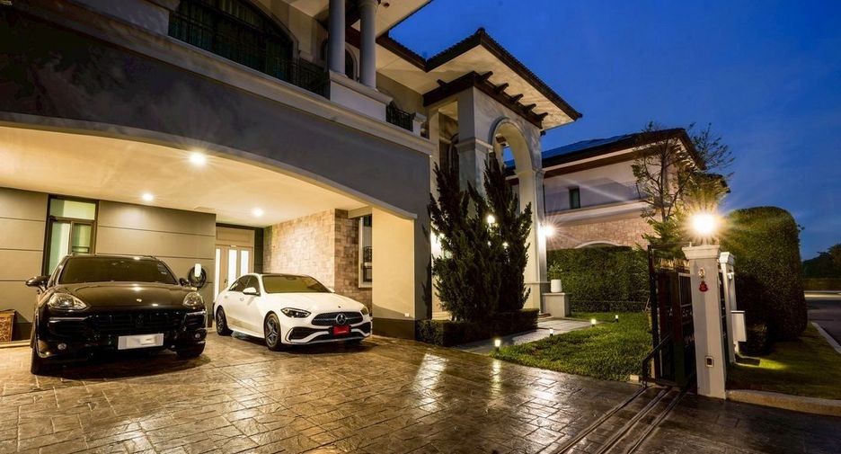 For sale 3 bedrooms house in Thawi Watthana, Bangkok