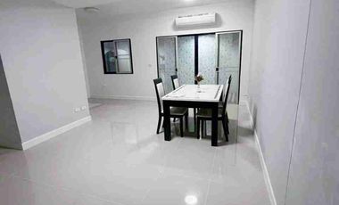 À vendre 3 chambres maison de ville à Prawet, Bangkok