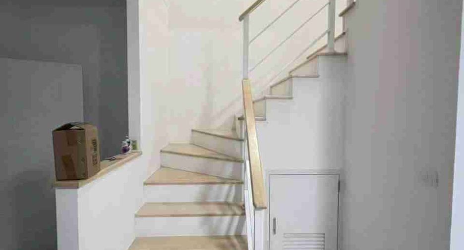 For sale 3 bedrooms townhouse in Prawet, Bangkok