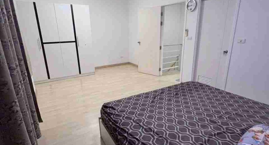 For sale 3 bedrooms townhouse in Prawet, Bangkok