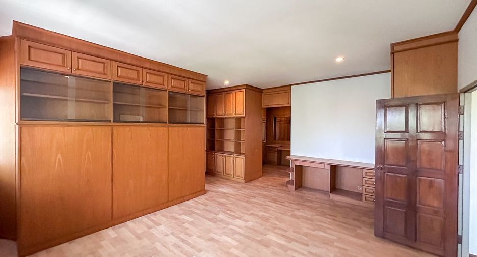 Haus zum Kauf mit 5 Zimmer in Hang Dong, Chiang Mai