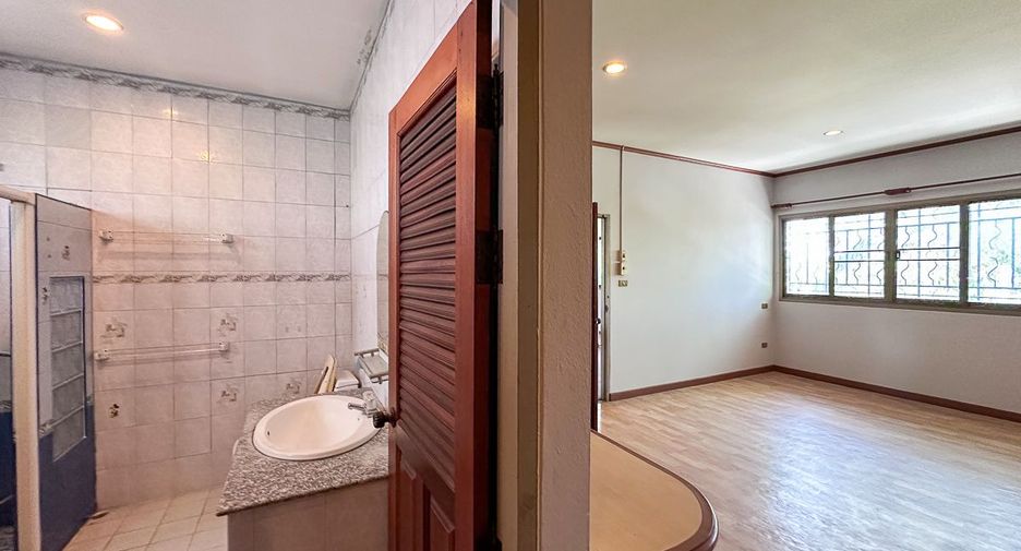 Haus zum Kauf mit 5 Zimmer in Hang Dong, Chiang Mai