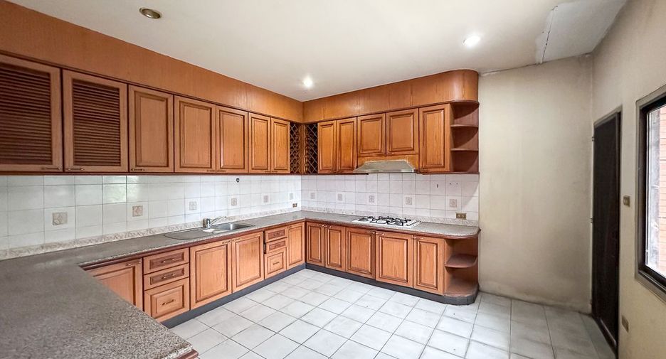 Haus zum Kauf mit 5 Zimmer in Hang Dong, Chiang Mai