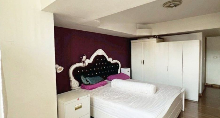For sale 3 bedrooms townhouse in Mueang Nakhon Si Thammarat, Nakhon Si Thammarat