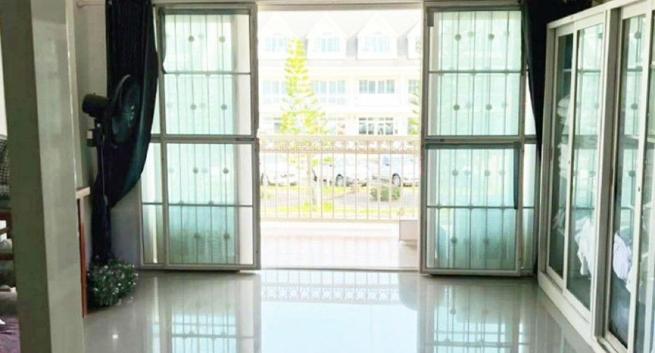 For sale 3 bedrooms townhouse in Mueang Nakhon Si Thammarat, Nakhon Si Thammarat
