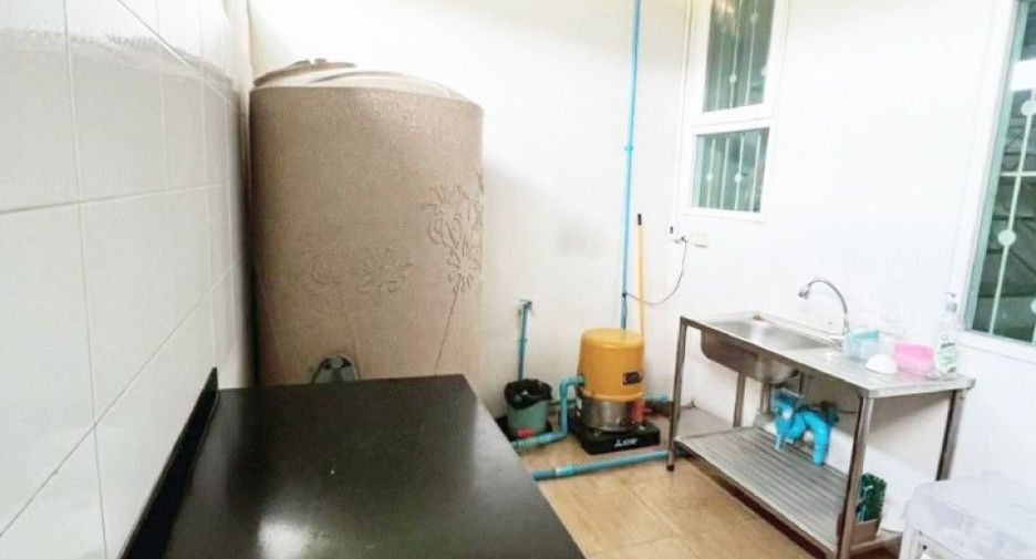 For sale 3 bedrooms townhouse in Mueang Nakhon Si Thammarat, Nakhon Si Thammarat