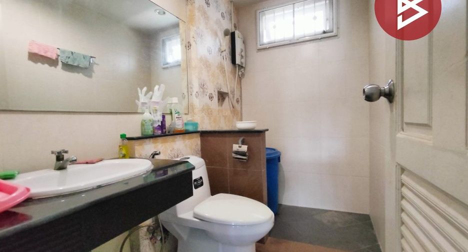 For sale 3 bedrooms townhouse in Mueang Nakhon Si Thammarat, Nakhon Si Thammarat