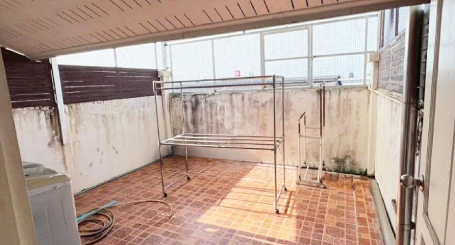 For sale 3 bedrooms townhouse in Mueang Nakhon Si Thammarat, Nakhon Si Thammarat