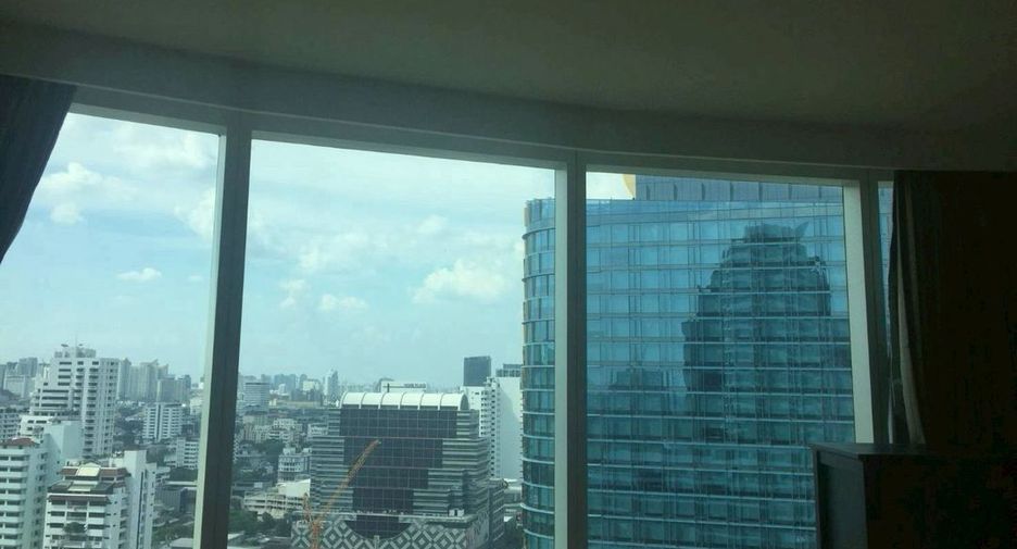 For rent 3 bedrooms condo in Watthana, Bangkok