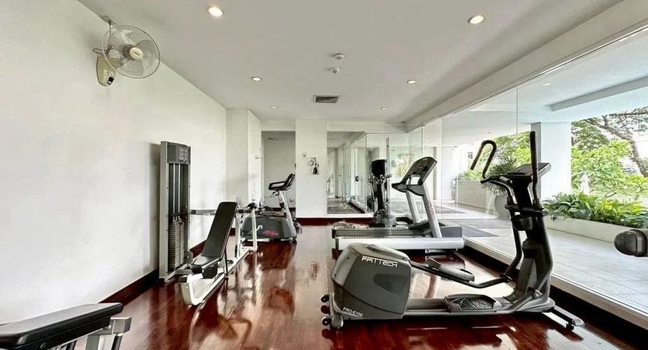 For rent 2 bedrooms condo in Yan Nawa, Bangkok