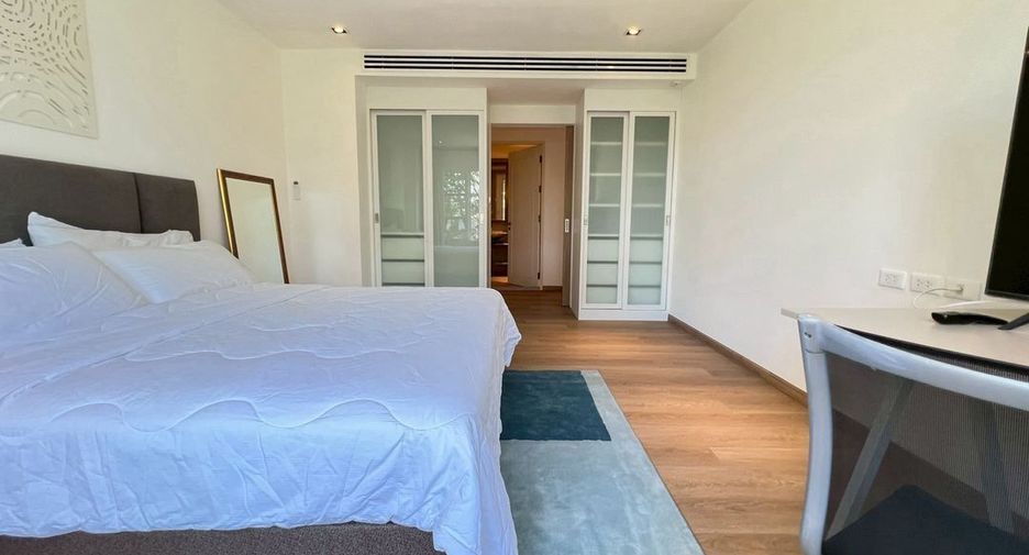 For rent 2 bedrooms condo in Yan Nawa, Bangkok