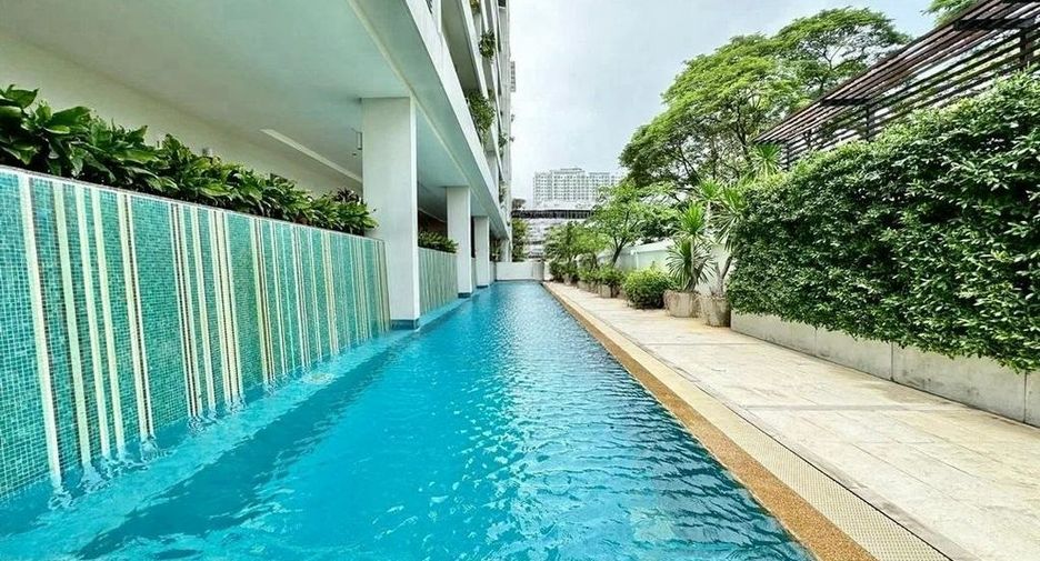 For rent 2 bedrooms condo in Yan Nawa, Bangkok