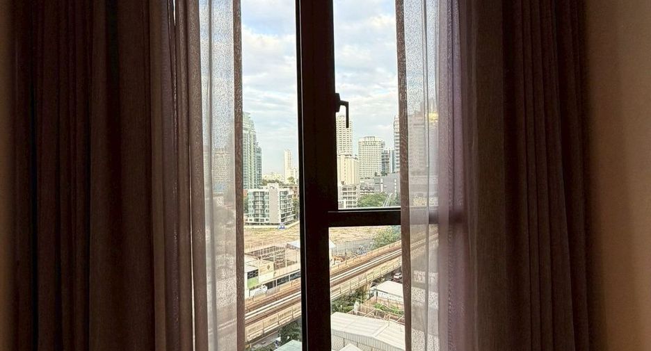For rent 3 bedrooms condo in Khlong Toei, Bangkok