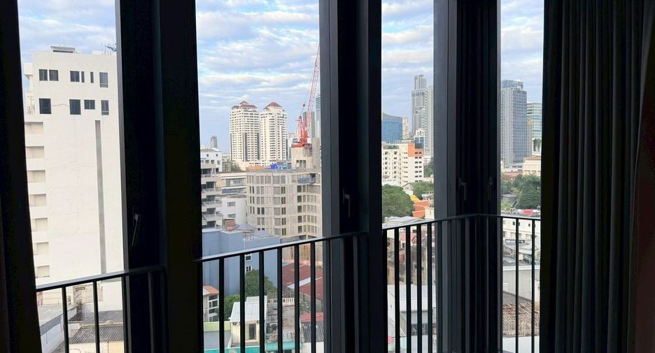 For rent 3 bedrooms condo in Khlong Toei, Bangkok