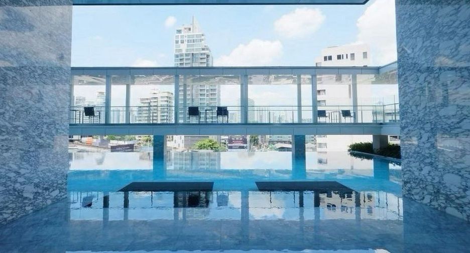 For rent 3 bedrooms condo in Khlong Toei, Bangkok