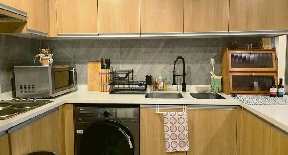 For rent 2 bedrooms condo in Watthana, Bangkok