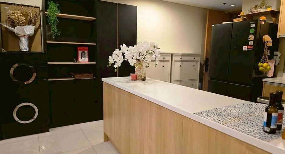 For rent 2 bedrooms condo in Watthana, Bangkok