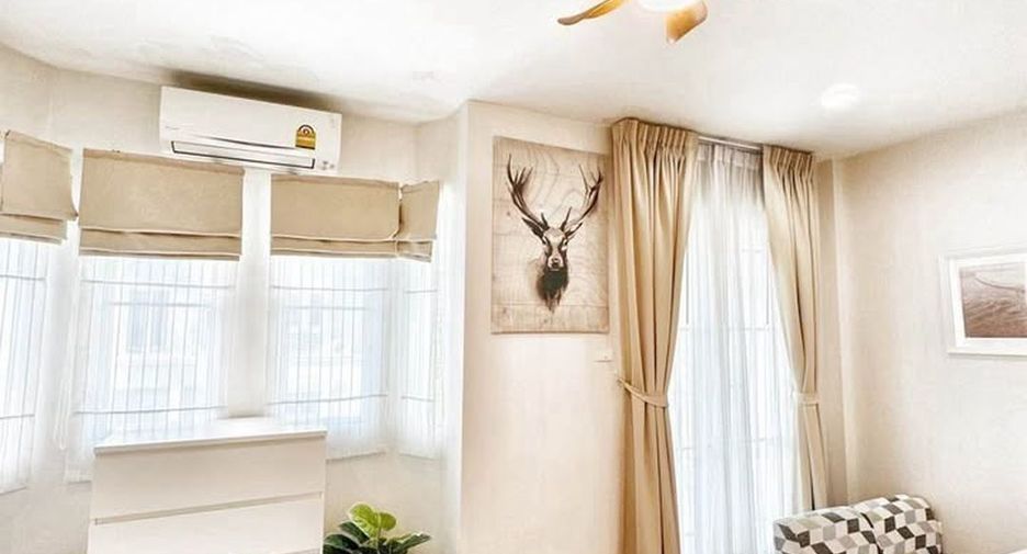 For rent 3 bedrooms townhouse in Phra Khanong, Bangkok