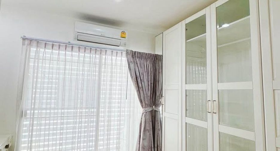 For rent 3 bedrooms townhouse in Phra Khanong, Bangkok