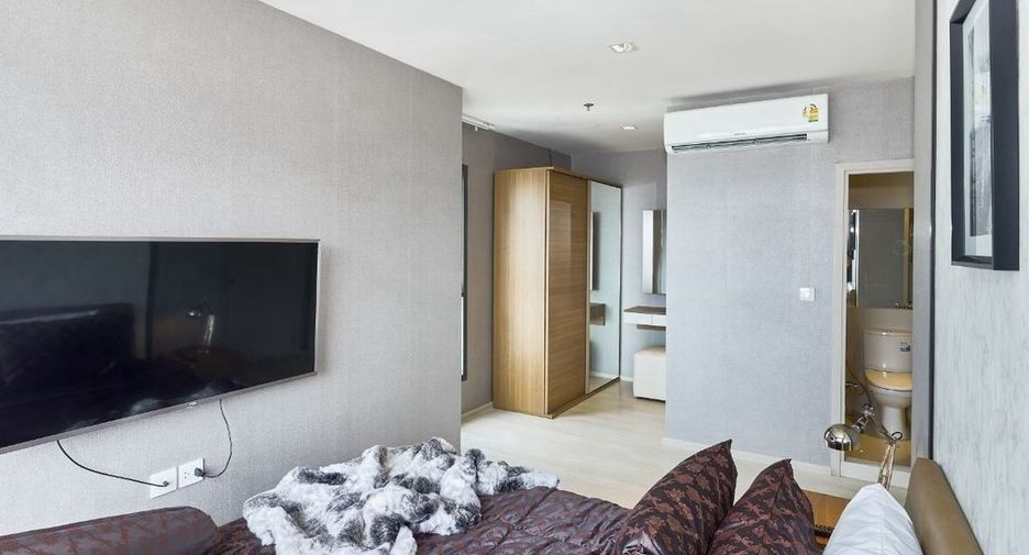 For rent 2 bedrooms condo in Khlong Toei, Bangkok