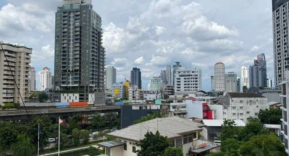 For rent 2 bedrooms condo in Khlong Toei, Bangkok