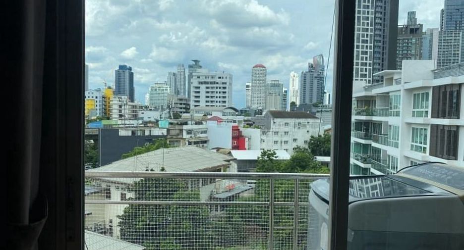 For rent 2 bedrooms condo in Khlong Toei, Bangkok