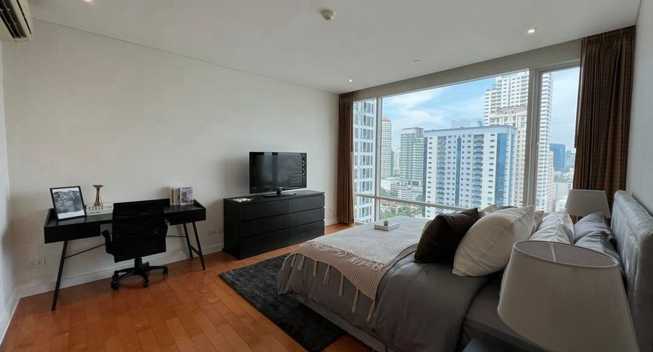 For rent 2 bedrooms condo in Khlong Toei, Bangkok