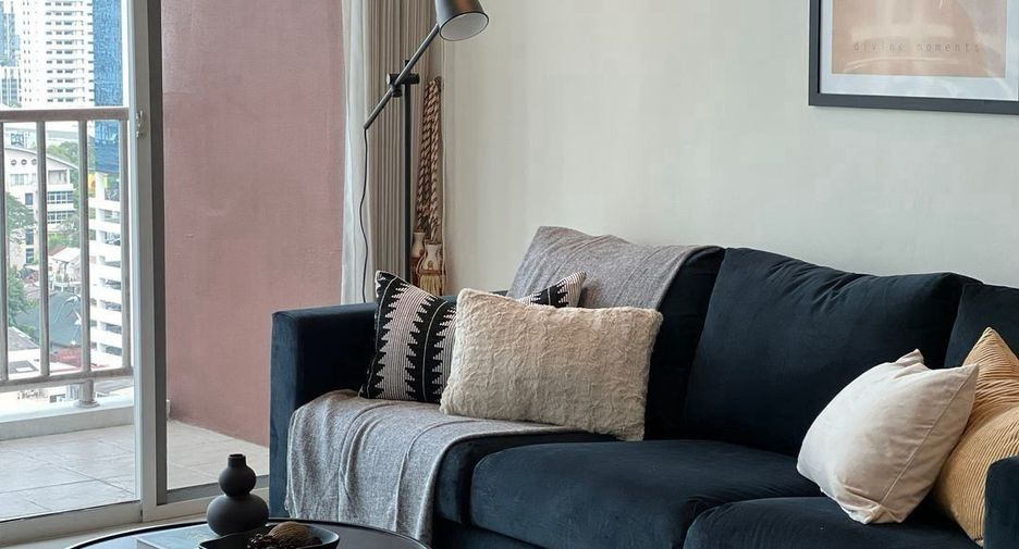 For rent 2 bedrooms condo in Khlong Toei, Bangkok