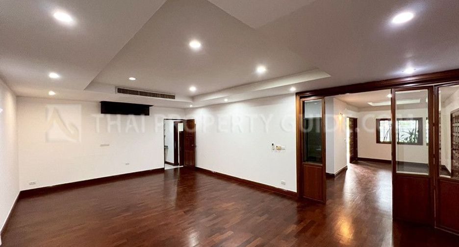 For rent 4 bedrooms house in Pak Kret, Nonthaburi