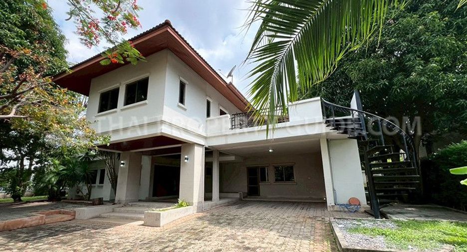 For rent 4 bedrooms house in Pak Kret, Nonthaburi